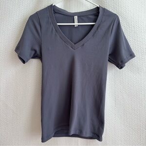 Athleta Women’s Gray Short Sleeve Tee Size: Medium